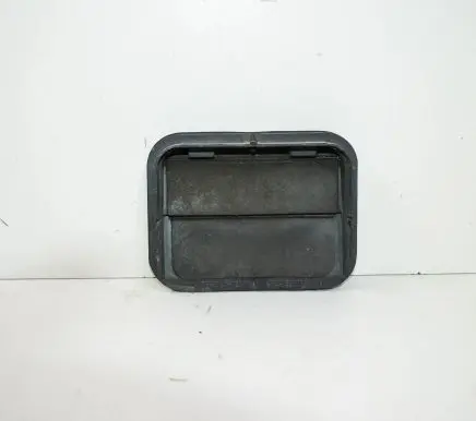 Quarter panel pressure vent