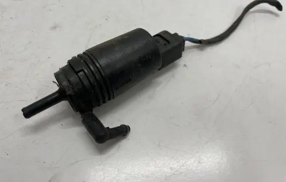BMW 5 F10 F11 Windscreen/windshield washer pump 8377612