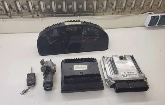Volkswagen Multivan T5 Engine ECU kit and lock set 070906016AJ 0281011568 1039S07534
