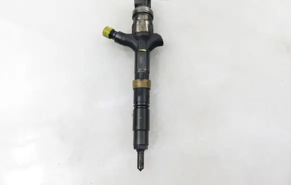 Toyota Avensis T220 Fuel injector 2367027030