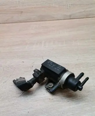 Volkswagen PASSAT B5.5 Vacuum valve 1H0906627