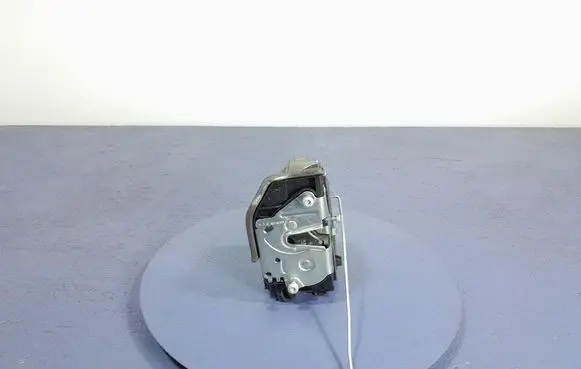 BMW X3 F25 Front door lock 7229461