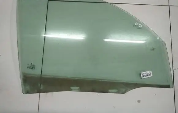 Chrysler PT Cruiser Front door window glass four-door as2
