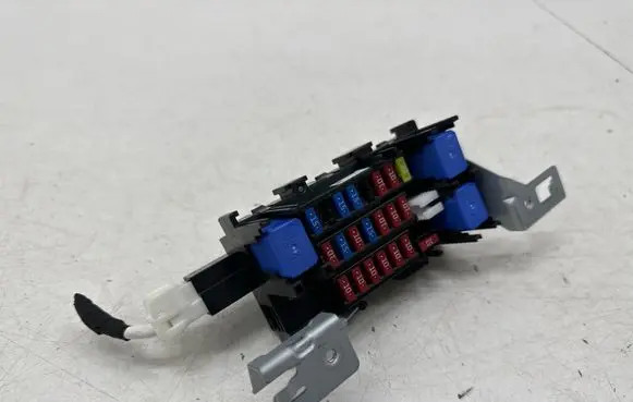 Nissan Leaf II (ZE1) Fuse module