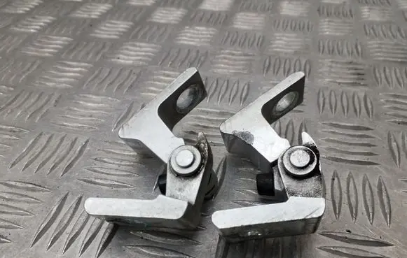 Skoda Superb B6 (3T) Front door hinge set 5N0831402