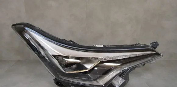 Toyota C-HR I Headlight/headlamp 81110F4170 01042019 17922F