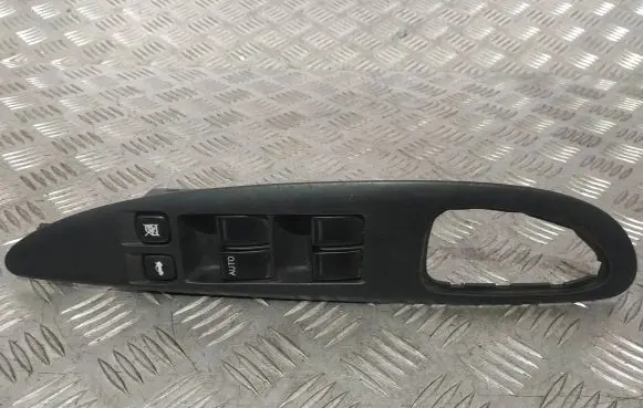 Nissan Primera Electric window control switch 25401AV640