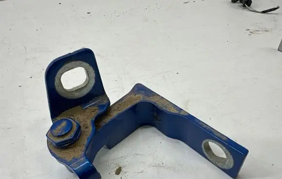Ford Puma Rear door lower hinge