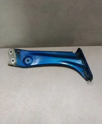 Fender mounting bracket