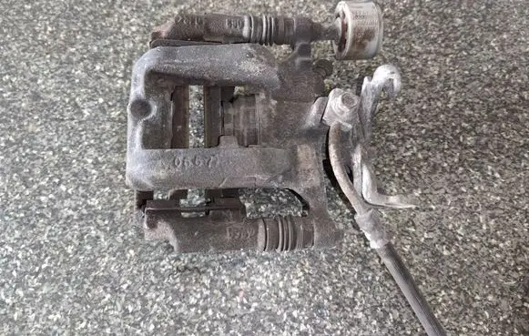 Opel Mokka X Rear brake caliper