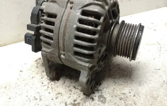 Skoda Fabia Mk2 (5J) Generator/alternator 06F903023D 0124325130