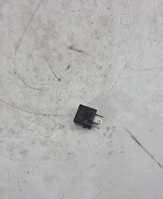 Mercedes-Benz ML W164 Other relay A0025421319 V23134B52X336