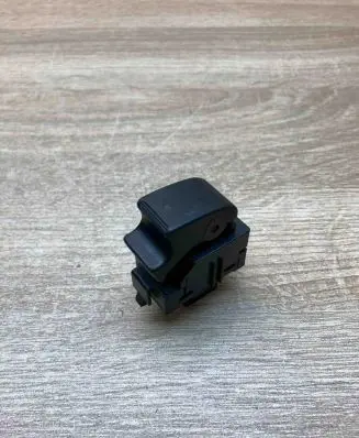 Toyota Corolla Verso E121 Electric window control switch 848100F010