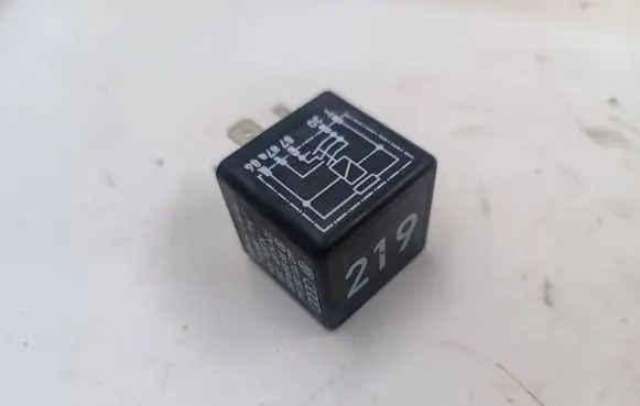 Audi A6 S6 C5 4B Other relay 443951253AA 899574000