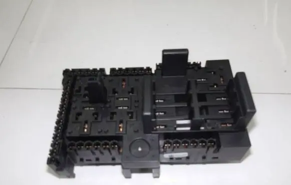 Mercedes-Benz E W213 Fuse module A2139068701 211442940