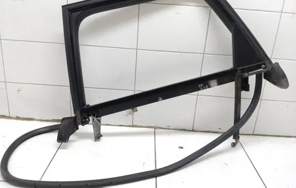 Audi A4 S4 B7 8E 8H Rear door window/glass frame 8e0857569 63852011 T3047
