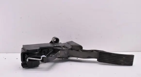 Mercedes-Benz B W245 Accelerator throttle pedal A1693000104
