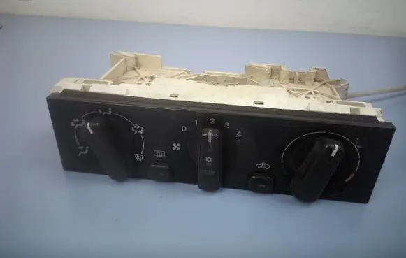 Mitsubishi Pajero Climate control unit E32PB393