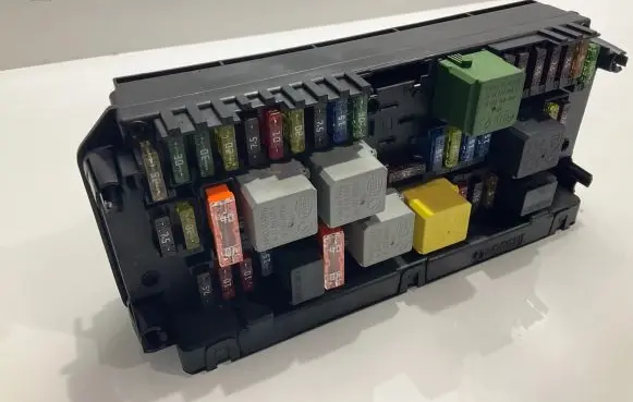 Mercedes-Benz C W204 Fuse module A2129005822 A2129025504 A2129015204
