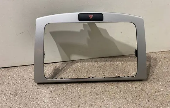 Radio/GPS head unit trim