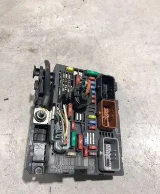 Citroen C5 Fuse module 9807028580