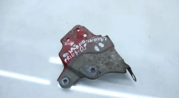 Toyota Prius (XW30) Fender mounting bracket