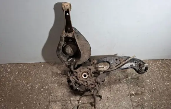 Lexus RX III Rear wheel hub spindle/knuckle 