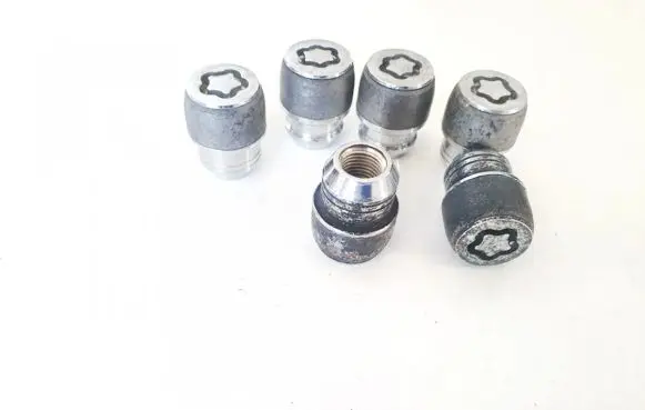 Nuts/bolts
