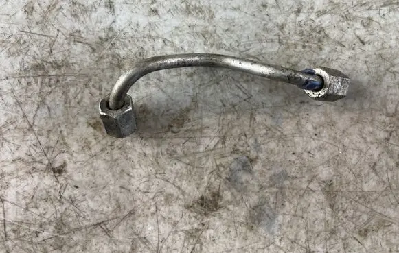 KIA Carens I Fuel injector supply line/pipe 