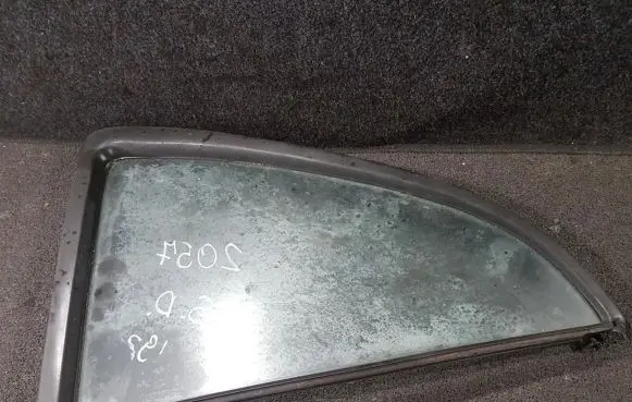 Nissan Sunny Rear vent window glass 