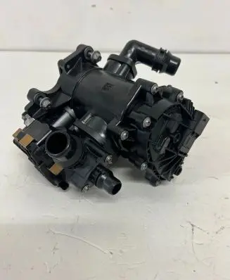 BMW 2 F44 Thermostat housing 0631943
