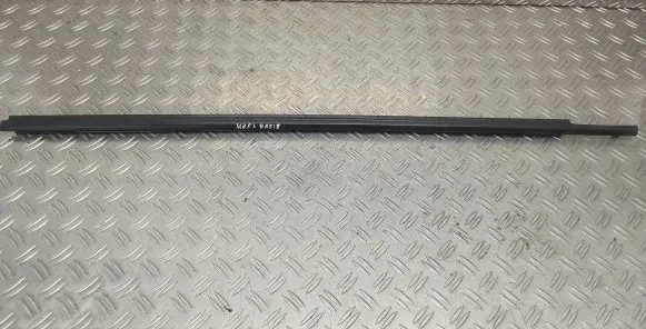 Toyota Sienna XL30 III Front door glass trim molding