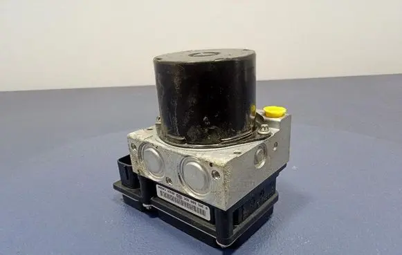 Skoda Fabia Mk2 (5J) ABS Pump 6R0907379C