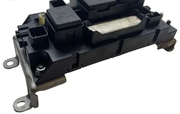 Toyota RAV 4 (XA40) Relay mounting block G384347050 61370A2 201605039042