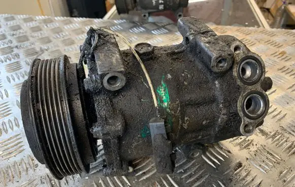 Renault Laguna I Air conditioning (A/C) compressor (pump) 7700859676D