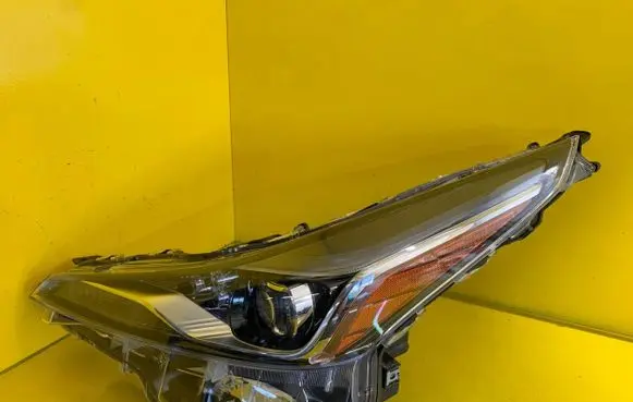 Toyota Prius (XW50) Headlight/headlamp