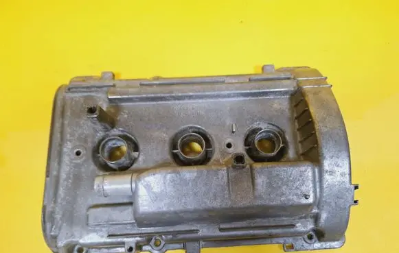 Volkswagen PASSAT B5 Rocker cam cover 078103472R