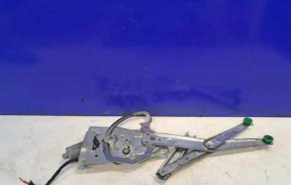 Saab 95 - 96 Front door window/glass frame 5184817 5184833