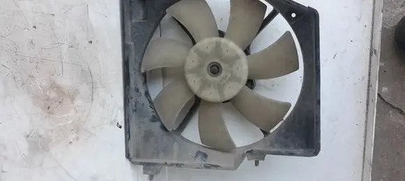 Mazda Premacy Radiator cooling fan shroud