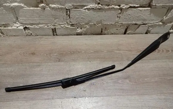 Volvo V50 Front wiper blade arm 30699998
