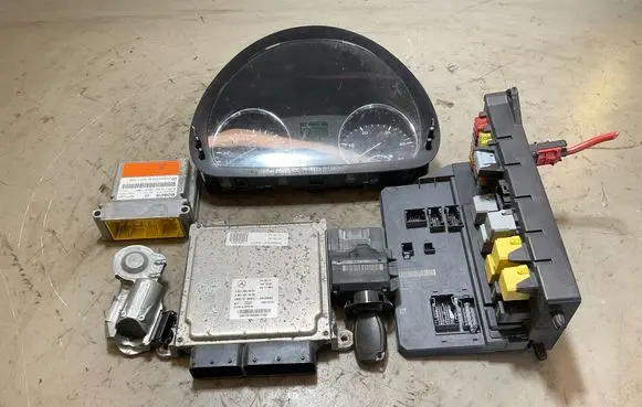 Mercedes-Benz Sprinter W906 Engine ECU kit and lock set A6519000601 28277619 A6519019400