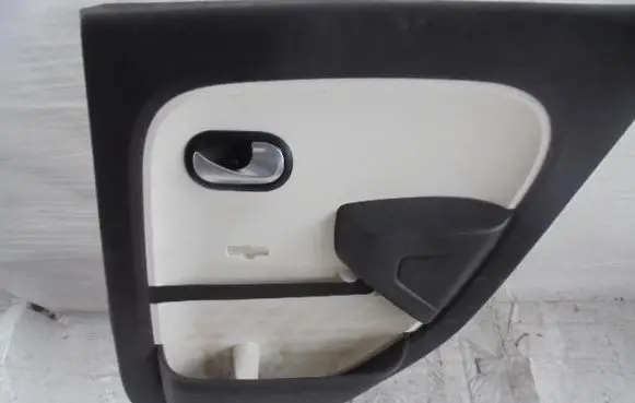 Renault Twingo III Rear door card panel trim