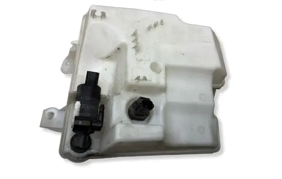 Ford Focus Windshield washer fluid reservoir/tank BV6117B613C