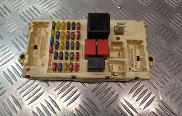 Alfa Romeo 147 Fuse box cover 46558758