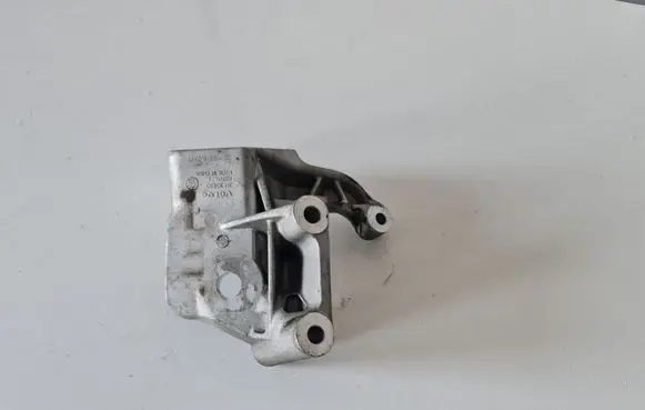 Volvo XC90 Engine mounting bracket 31430490
