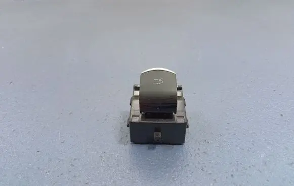 Alfa Romeo Stelvio Tailgate opening switch 01561170210