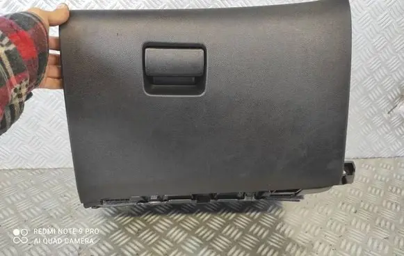 Opel Astra J Glove box 13373796