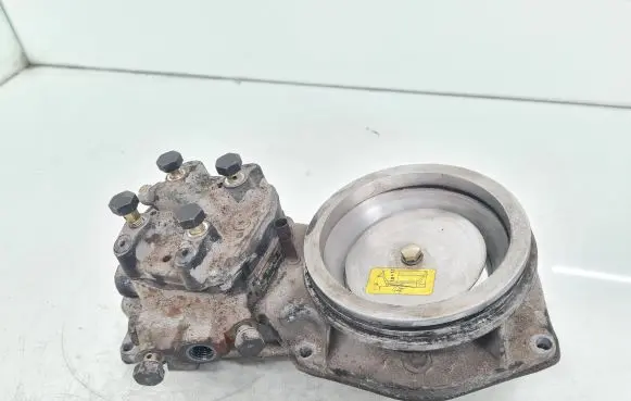Audi 80 90 B3 Fuel distributor 0438120208 026133353B 0438100150