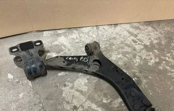 Ford Grand C-MAX Front lower control arm/wishbone BV613C339AAA