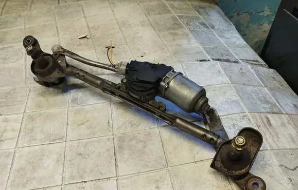Mazda 5 Front wiper linkage and motor 1593000600